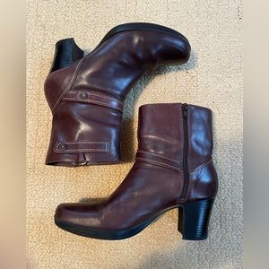 Clarks Women’s Leather Zip Ankle Boot Brown Size 8.5 M